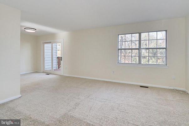 Empty room, Interior