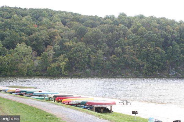 Exterior, Lake