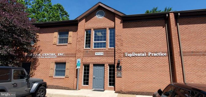 Exterior, Facade, Brick Facade, Brick Traditional