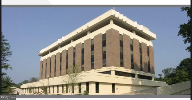Exterior, Facade, Modern
