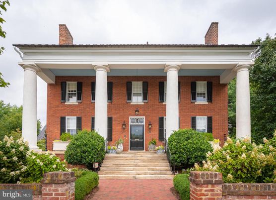 Exterior, Facade, Brick Facade, Georgian
