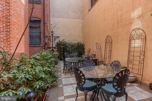 Dining room, Exterior