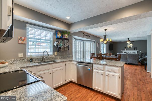 Chandelier, Dining room, Interior, Kitchen, Recessed Lighting, Wood Texture Flooring