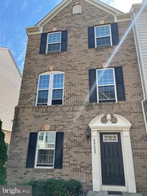 Exterior, Facade, Brick Facade, Rowhouse