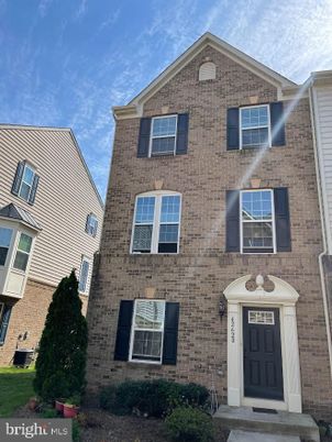 Exterior, Facade, Brick Facade, Rowhouse