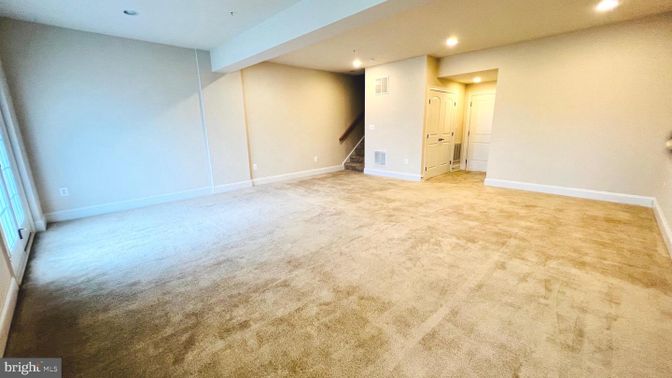 Empty room, Interior, Recessed Lighting