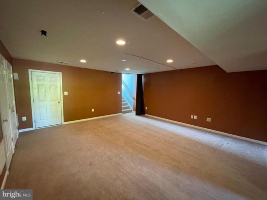 Empty room, Interior, Recessed Lighting