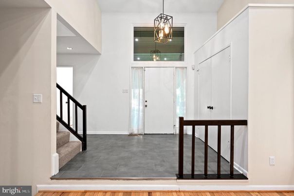 Interior, Pendant Lights, Wood Texture Flooring