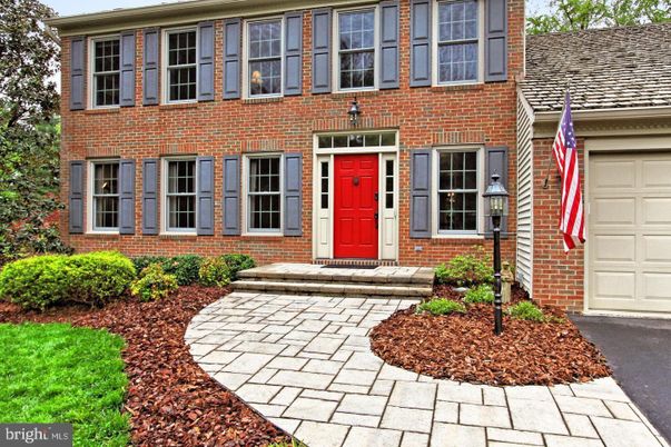 Attached, Exterior, Facade, Brick Facade, Georgian