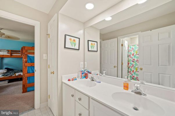 Bathroom, Dual Sink Vanities, Interior, Recessed Lighting