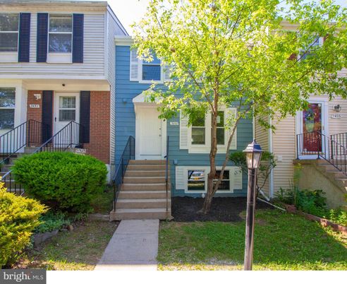 Exterior, Facade, Brick Facade, American Foursquare