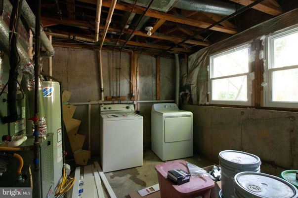 Interior, Washer, Wooden Beams