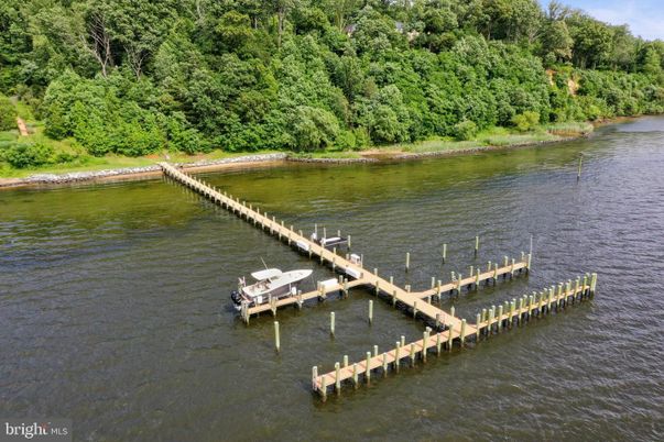 Exterior, Lake