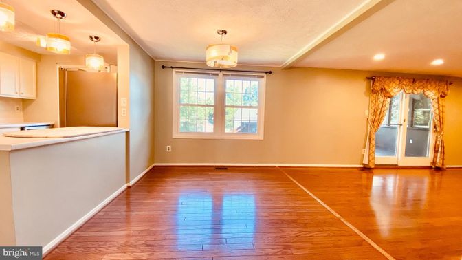 Empty room, Interior, Pendant Lights, Recessed Lighting, Wood Texture Flooring
