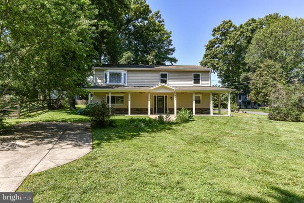 Backyard, Exterior, Facade, Split Level