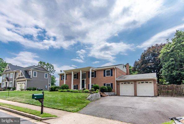 Attached, Exterior, Facade, Brick Facade, Cape Cod