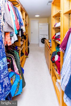 Interior, Recessed Lighting, Walk-in Closets, Washer
