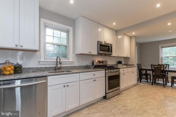Dining room, Interior, Kitchen, Recessed Lighting, Stainless Steel Appliances