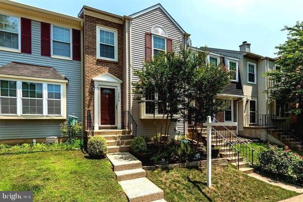 Exterior, Facade, Brick Facade, Rowhouse