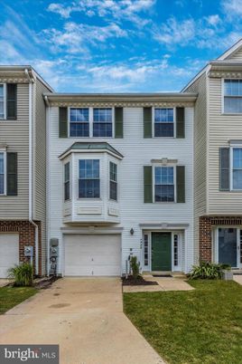 Attached, Exterior, Facade, Brick Facade, Rowhouse