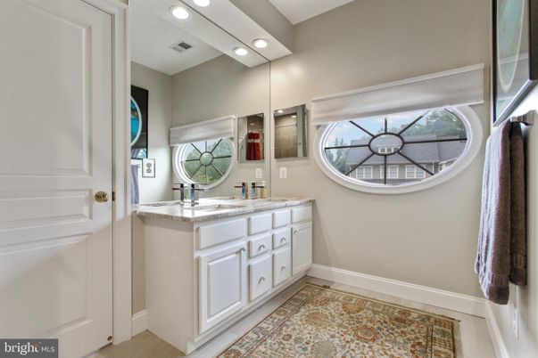Bathroom, Dual Sink Vanities, Interior, Recessed Lighting