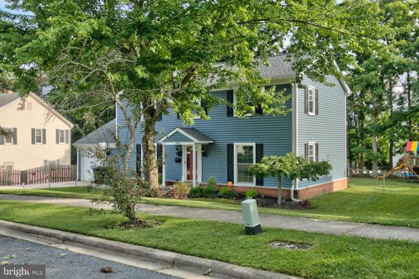 Backyard, Exterior, Facade, Playground, Georgian