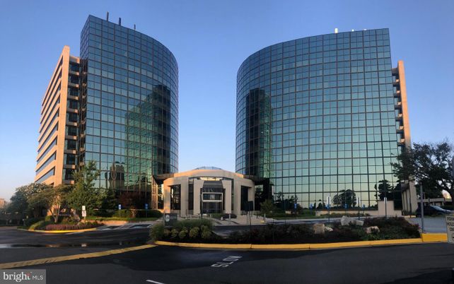 Exterior, Facade, Highrise