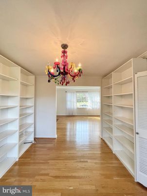 Chandelier, Empty room, Interior, Walk-in Closets, Wood Texture Flooring