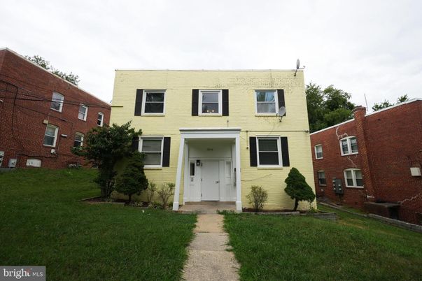 Exterior, Facade, Brick Facade, Georgian