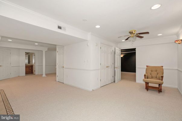 Empty room, Interior, Recessed Lighting