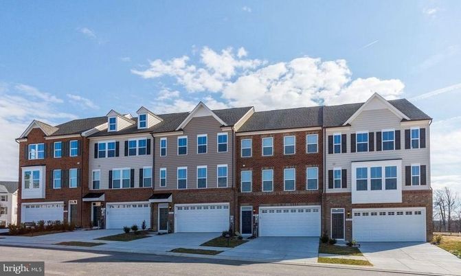 Attached, Exterior, Facade, Brick Facade, Rowhouse