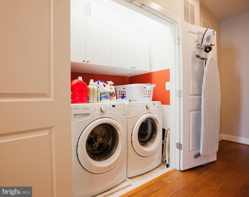 Interior, Utility Closets, Washer, Wood Texture Flooring