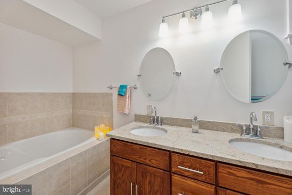 Bathroom, Dual Sink Vanities, Interior