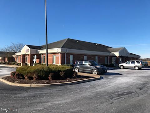 Exterior, Facade, Brick Facade, Ranch