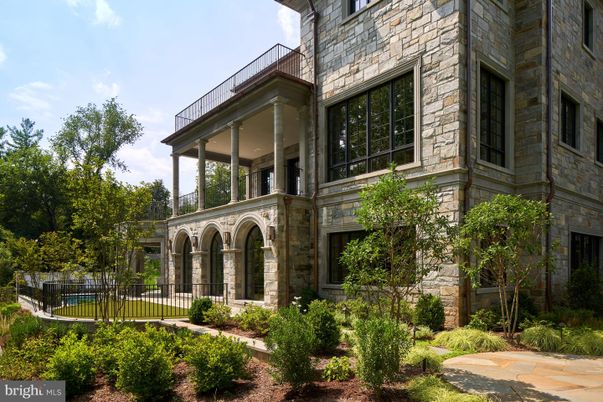 Exterior, Facade, Modern