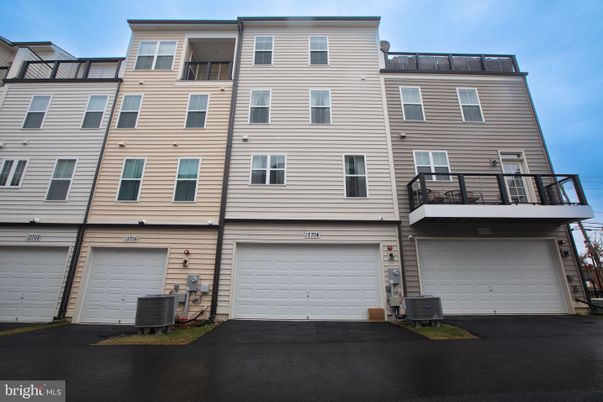 Attached, Exterior, Facade, Rowhouse