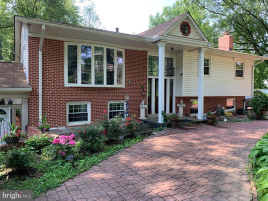 Exterior, Facade, Brick Facade, Raised Ranch