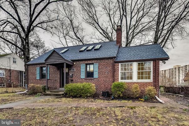 Exterior, Facade, Brick Facade, Cape Cod