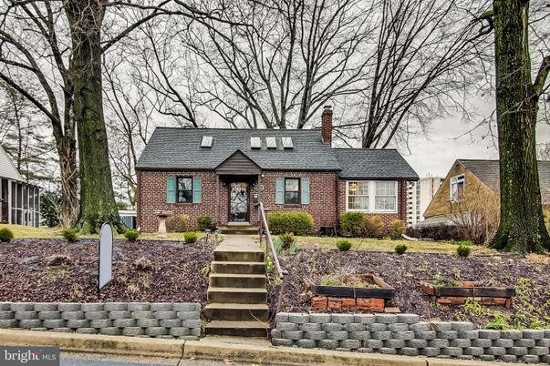 Exterior, Facade, Brick Facade, Cape Cod