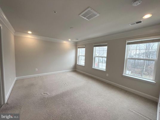 Empty room, Interior, Recessed Lighting