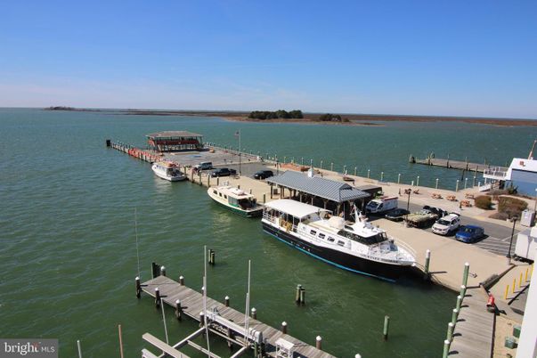 Exterior, Lake