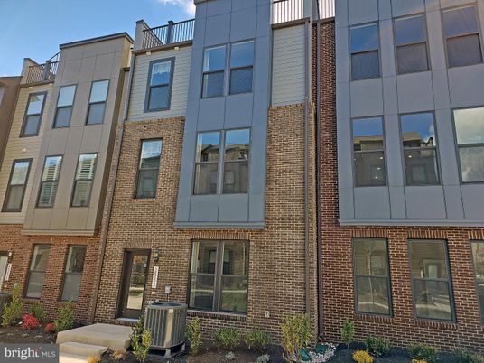 Exterior, Facade, Brick Facade, Rowhouse
