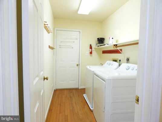 Interior, Washer, Wood Texture Flooring