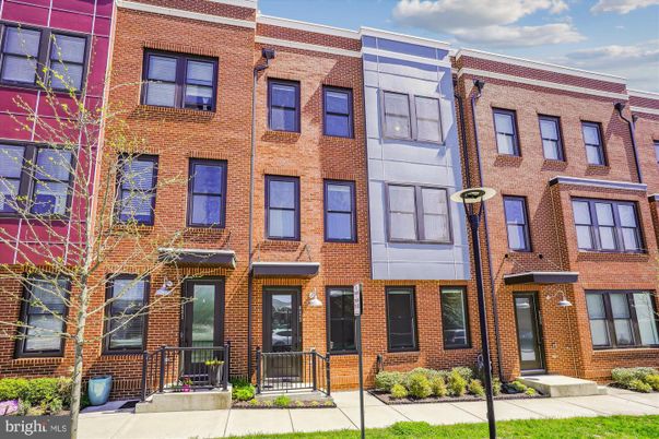 Exterior, Facade, Brick Facade, Rowhouse