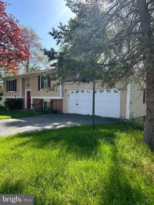 Attached, Exterior, Facade, Raised Ranch