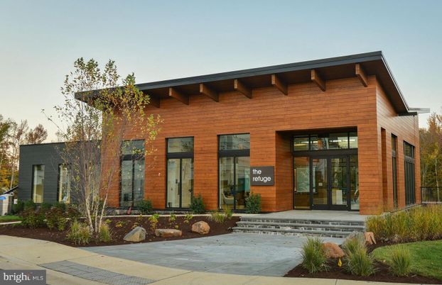 Exterior, Facade, Modern