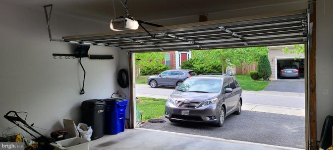 Exterior, Garage