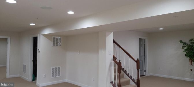 Empty room, Interior, Recessed Lighting