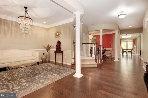 Chandelier, Dining room, Interior, Recessed Lighting, Wood Texture Flooring