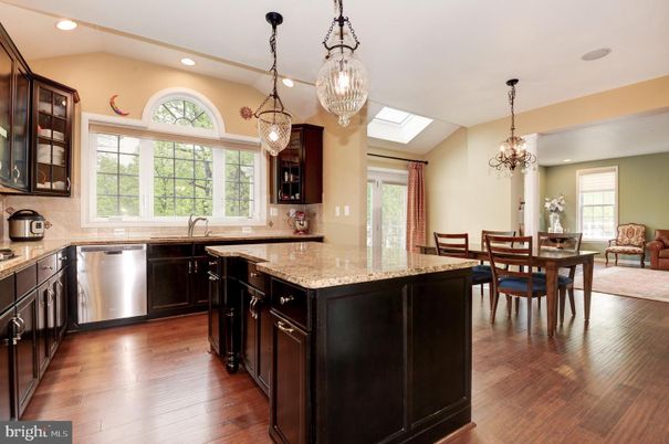Chandelier, Dining room, Interior, Kitchen, Pendant Lights, Recessed Lighting, Wood Texture Flooring